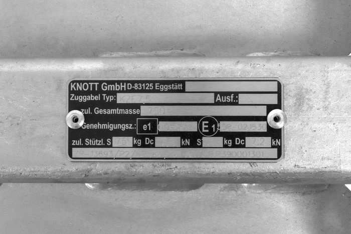 KNOTT KQ14-A+KZE7.5 kuglekobling til en 750 kg trailer med V-trækstang
