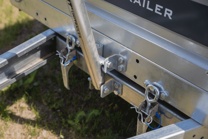 UNITRAILER krumtaplift med håndtag til tipning og aflæsning af en 1000 kg biltrailer 500-865 mm